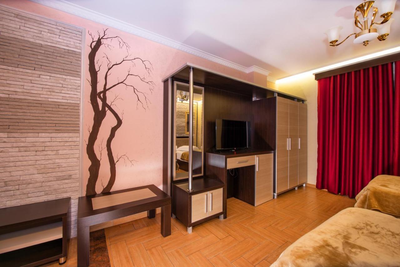 Fieri International Hotel Extérieur photo